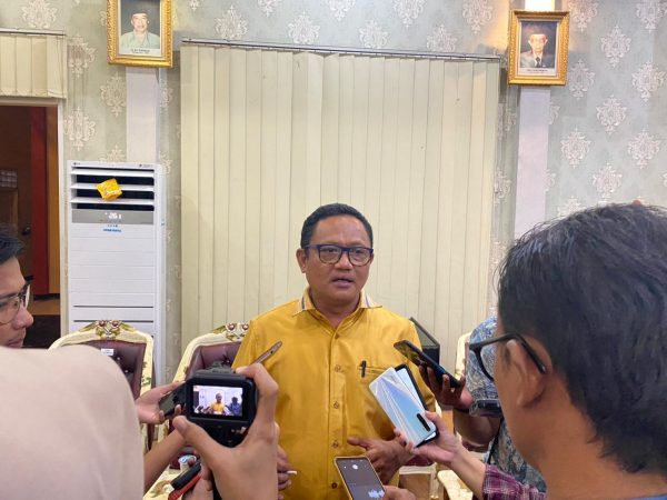 Tanggapi Massa Aksi HMI Cabang Gorontalo, Irwan Hunawa : Kita Tidak Bisa Pecat Kadis