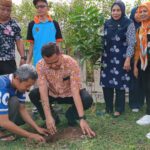 Jajaran Setwan Hijaukan Halaman DPRD Provinsi Gorontalo