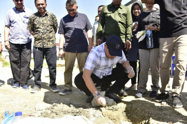 Hamka Hendra Noer Letakan Batu Pertama Sekretariat AMSI Gorontalo
