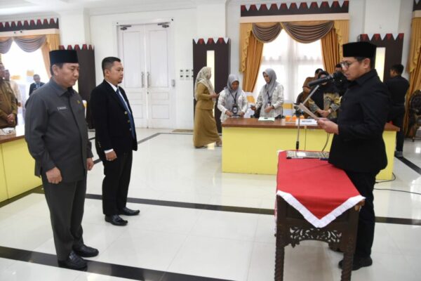 Penjagub Gorontalo Kukuhkan Komisaris dan Direksi BUMD PT. Gorontalo Fitrah Mandiri