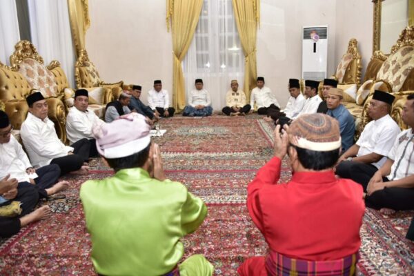 Gelar Adat Tenggeyamo Tentukan 1 Ramadan