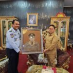 Penjagub Gorontalo Terima Lukisan Hasil Karya Narapidana Lapas Pohuwato