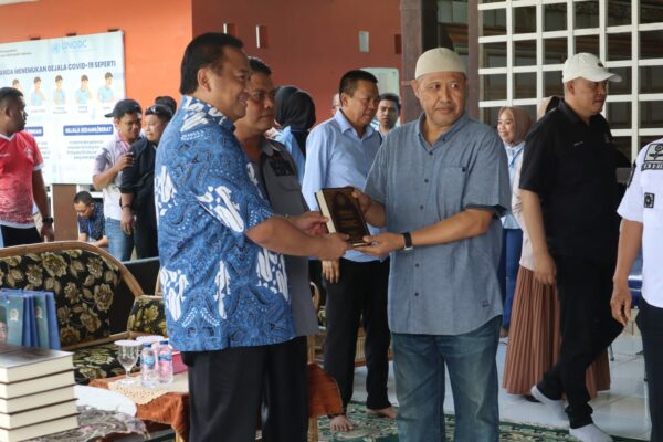 Wakil Ketua DPR RI Sambangi Lapas Gorontalo dan Serahkan Bantuan Al-Qur’an