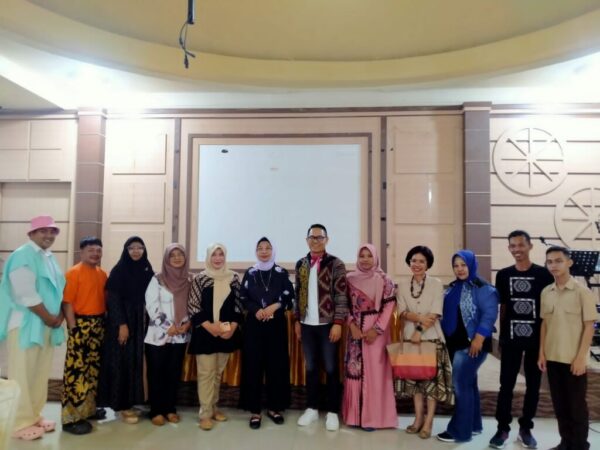 Mall Sarinah Jakarta Lirik Karawo untuk Dipasarkan