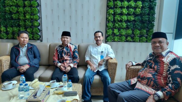 Bertemu Sekjen Kemenag Hamka Bahas Embarkasi Haji