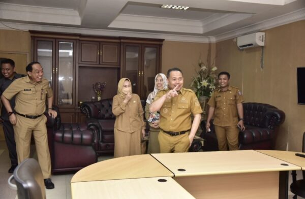Tinjau Kondisi Kantor Gubernuran, Penjagub Gorontalo Minta Direnovasi