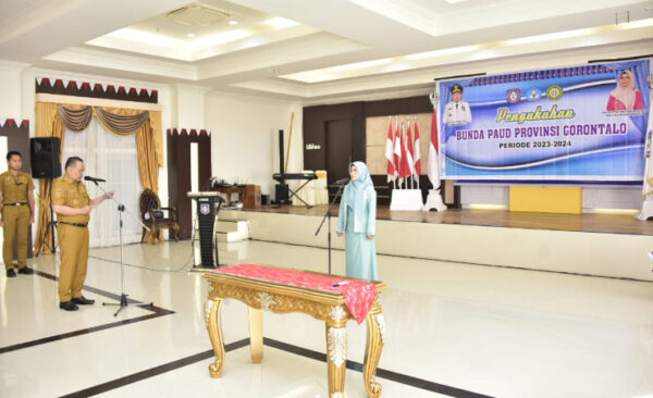 Penjagub Gorontalo Kukuhkan Fima Agustina Sebagai Bunda PAUD