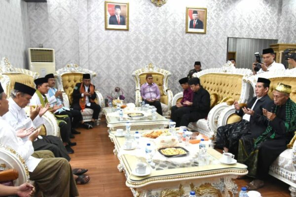 Ketua PBNU Disambut Adat Mopotilolo di Gorontalo