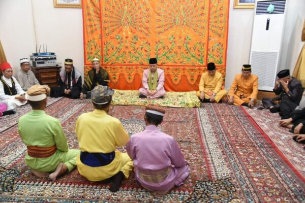 Penjagub Gorontalo Jalani Prosesi Adat Moloopu