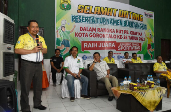 Penjagub Gorontalo Buka Turnamen Bulutangkis PB. Grafika