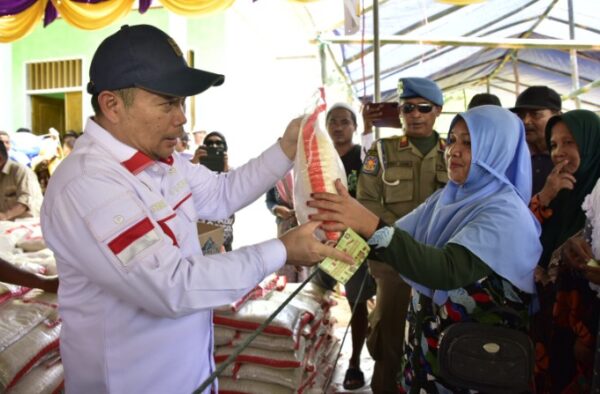 Pasar Murah Pemprov Ramaikan Gebyar SMS di Taluditi