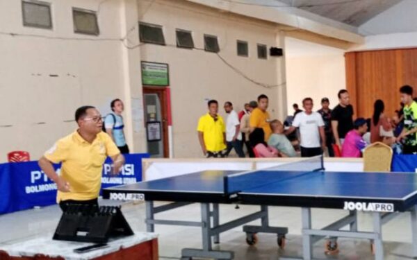 Meriahkan HUT Bolmut ke-16 Bupati Thariq Tampil Juga Dicabang Tenis Meja