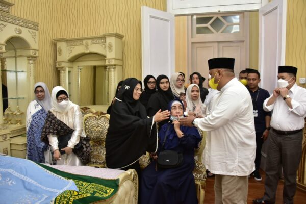 Jenazah Sutan Rusdi Dimakamkan di TPU Pemprov Gorontalo