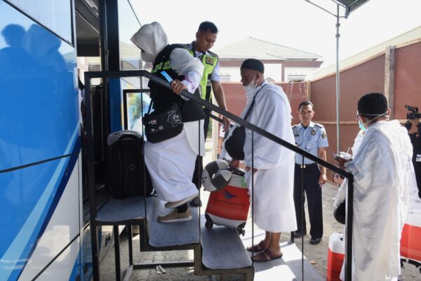 Penjagub Lepas Pemberangkatan JCH Gorontalo Kloter 26 UPG