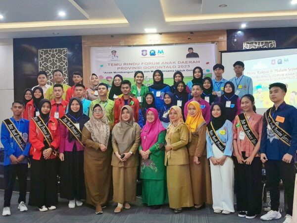 Kadis P3A Yana Yanti Suleman Menutup Forum Anak Daerah