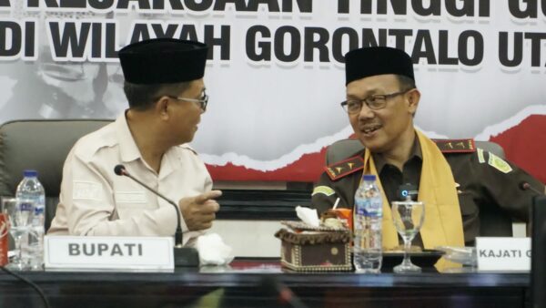 Kajati Puji Bupati Gorut Usai Himne Gorut Dinyanyikan