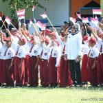 Antusias Masyarakat Bersama Anak Sekolah Sambut Pembukaan TMMD 117