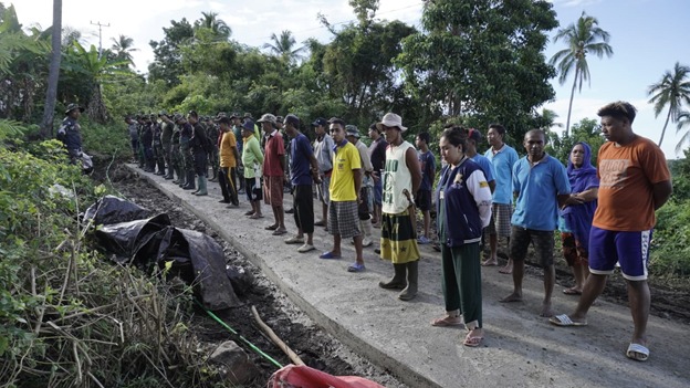 Antusias Warga ikuti Pengecekan Bersama Personil Satgas TMMD Ke-117