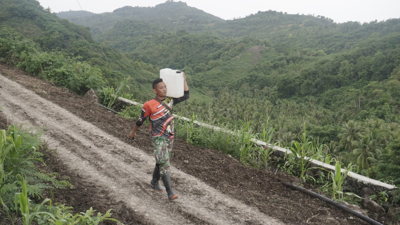 Beginilah, Wujud Kemanunggalan TNI di Lokasi TMMD 117