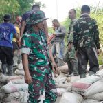 Dan SSK TMMD 117 Terjun Langsung Membakar Semangat Anggota Satgas