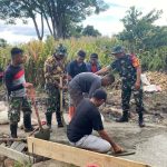 Dan SSK Turun Langsung Bantu Pengecoran Jalan Rabat Beton