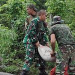 Dandim 1304/Gorontalo Turun Langsung Bantu Pengecoran Jalan