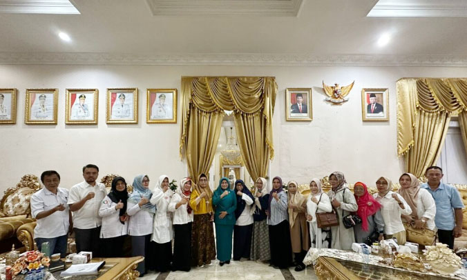 Fima Agustina Pimpin Rapat Calon Pengurus Koperasi Dekranasda Gorontalo