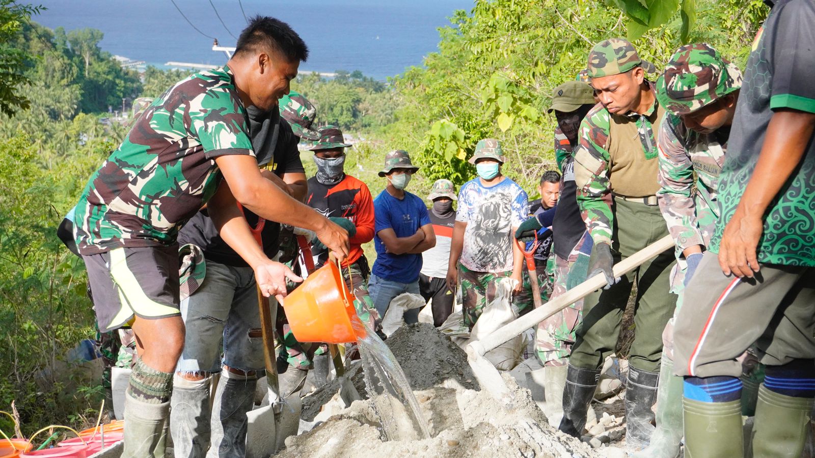 Hari ke-10, Pengecoran Jalan TMMD Kodim 1304/Gorontalo Sudah Mencapai 60%