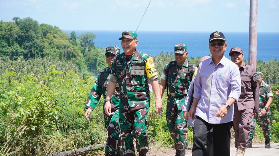 Jalan Kaki, Tim Wasev Kunjungi Lokasi TMMD 117