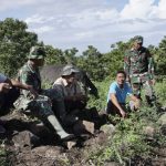 Jalin Erat Persaudaraan Bersama Warga Di Lokasi TMMD