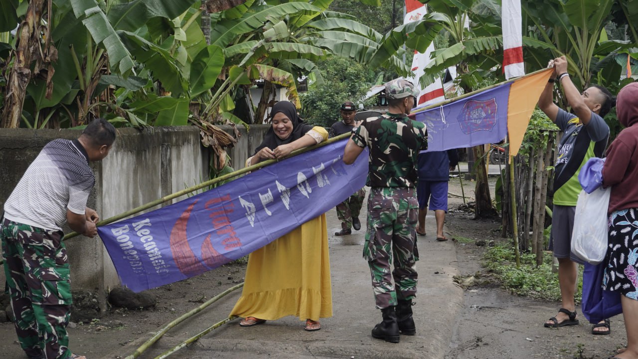 Jelang Pembukaan TMMD 117, Beginilah Potret Kedekatan TNI Bersama Warga