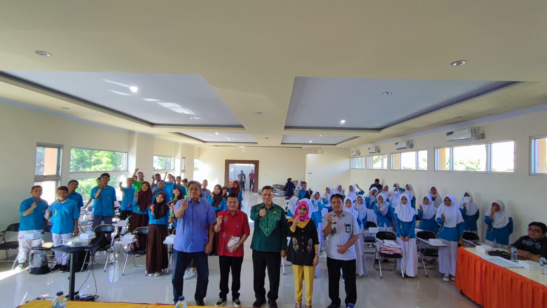 Kadis Kominfotik Ajak Siswa SMKN 1 Gorontalo Jadi Pribadi Unggul dan Berdaya Saing