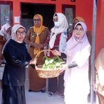 Ketua TP-PKK Serahkan 1.550 Bibit Cabe Program Desa Siaga Inflasi