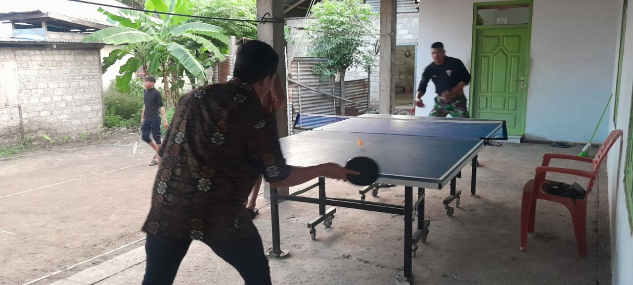 Mengisi waktu luang dengan Berolahraga Bersama Warga Desa