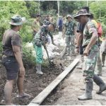 Pakai Alat Seadanya, Semangat Satgas TMMD dan Warga Tidak Kendor