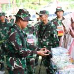 Peduli Stunting, Dansatgas TMMD Serahkan Makanan Tambahan Untuk Masyarakat