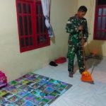 Satgas TMMD Tak Segan Bantu Orang Tua Asuh Membersihkan Rumah