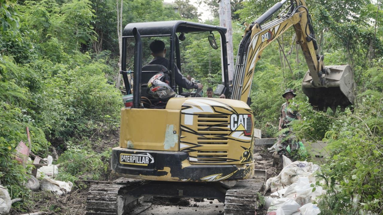 Terjunkan Excavator, Memaksimalkan Pekerjaan Jalan