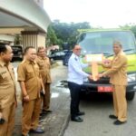 Mobil Dump Truck Sampah diserahkan Bupati Thariq Modanggu