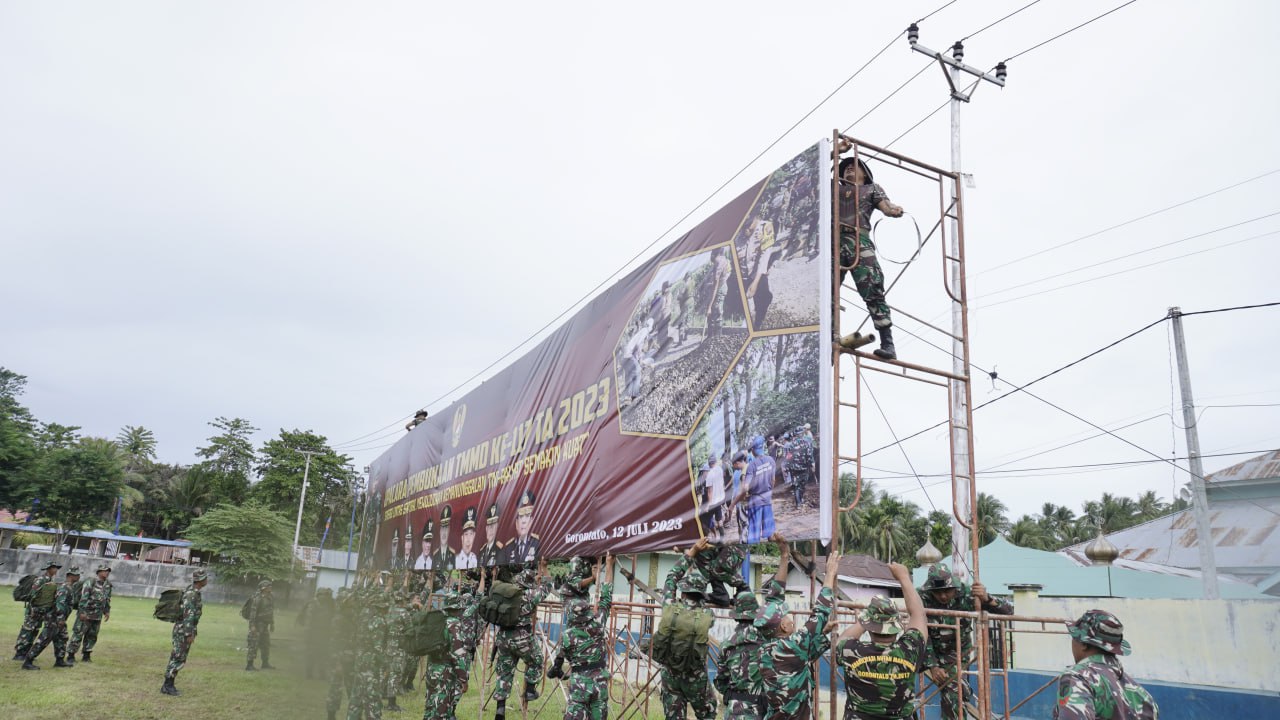 Siap dibuka TMMD 117, Banner Raksasa Terbentang di Lapangan Upacara