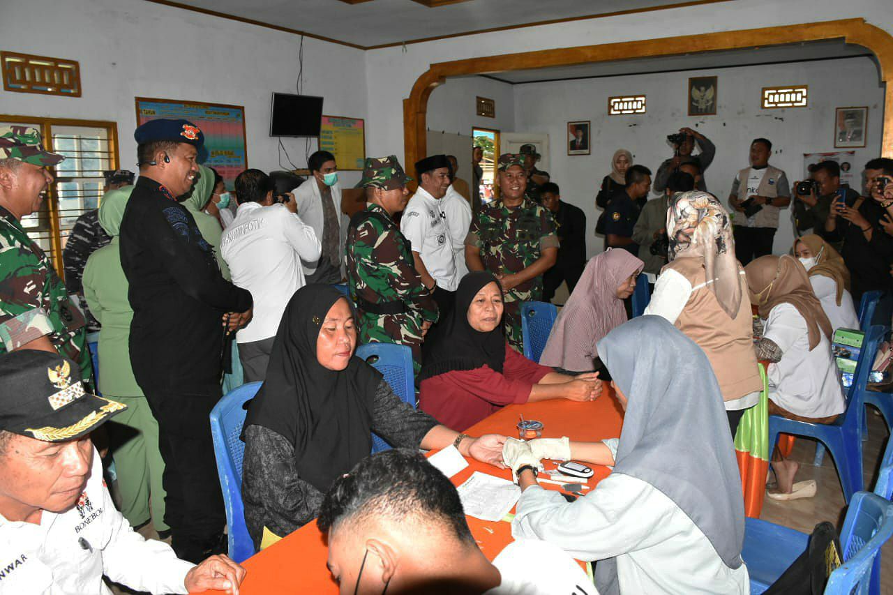 Satgas TMMD Gelar Pengobatan Massal