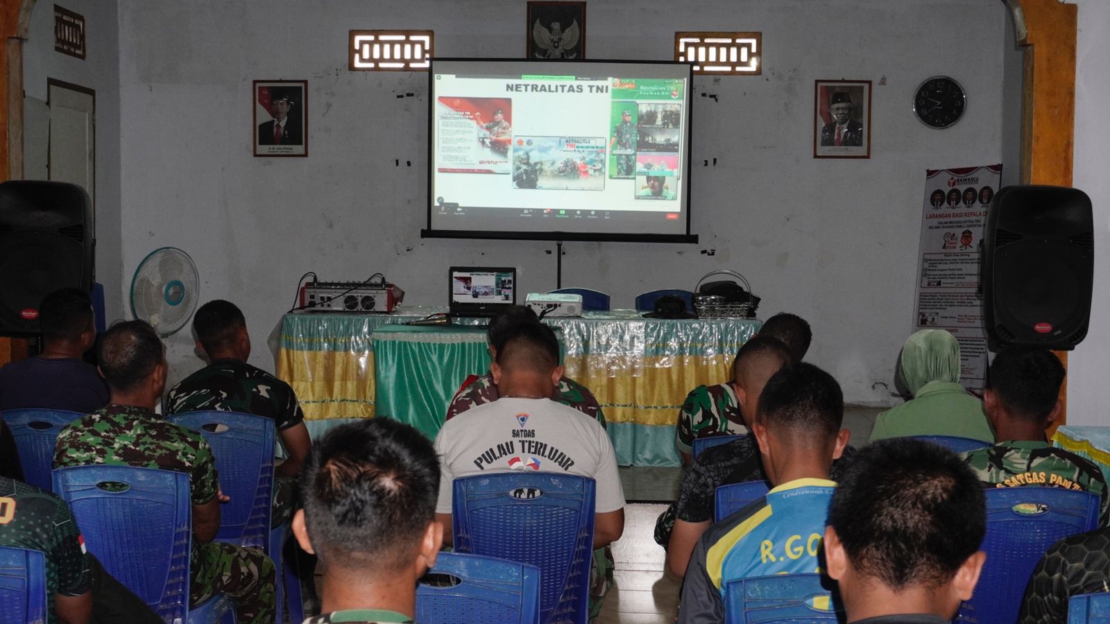Anggota Satgas TMMD 117 Mengikuti Pengarahan Danrem 133/NW Melalui Vicon Zoom