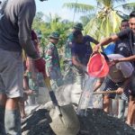 Bersama Masyarakat, Satgas TMMD ke-117 Genjot Pekerjaan Jalan Rabat Beton