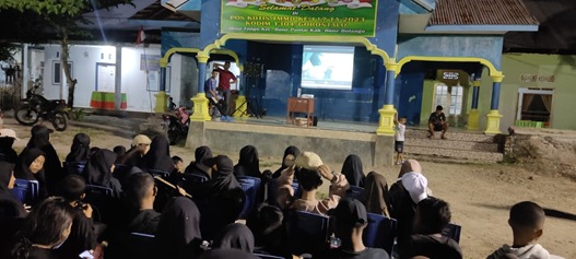 Nonton Bareng, Hilangkan Penat dan Jalin Keakraban