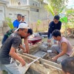 Ringankan Beban Masyarakat, Satgas TMMD Bangun Jamban di Desa Longalo