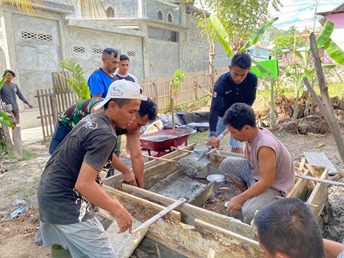 Ringankan Beban Masyarakat, Satgas TMMD Bangun Jamban di Desa Longalo