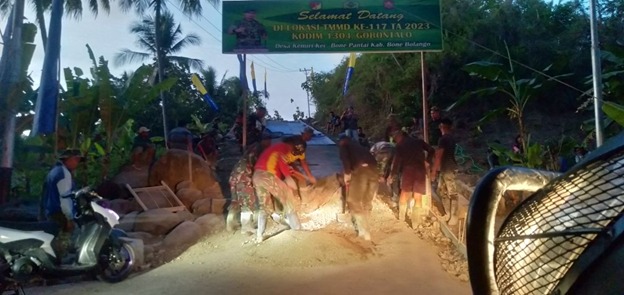 Satgas TMMD 117 Bersinergi Tuntaskan Rabat Jalan Beton