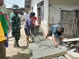 Satgas TMMD 117 Pacu Pengerjaan Jamban Untuk Warga