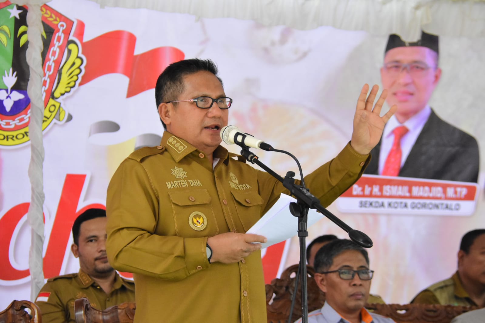 Marten Taha Salurkan Bantuan Pangan Non Tunai untuk 1589 KPM