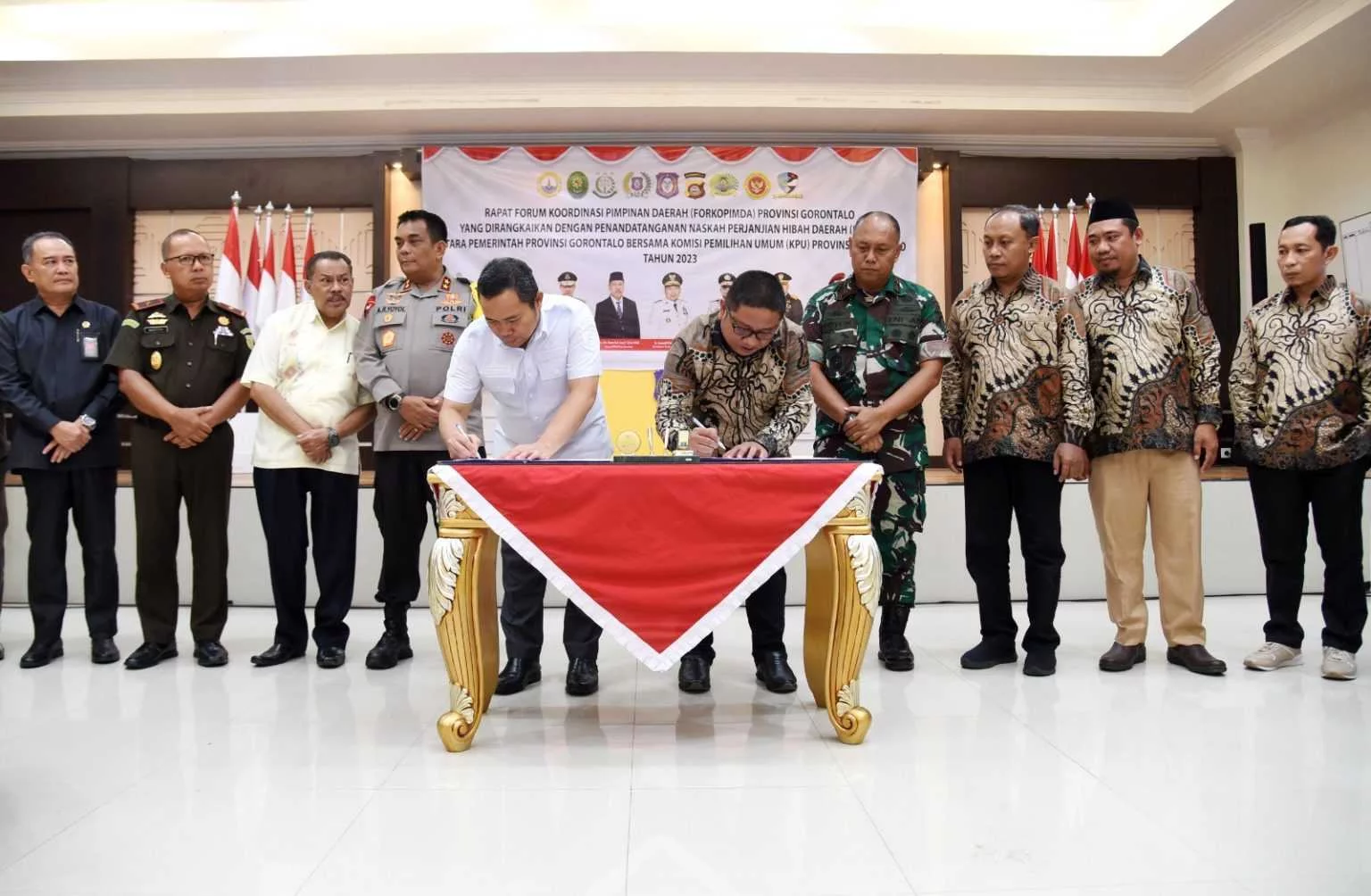 KPU – Pemprov Tandatangani NPHD Pilkada